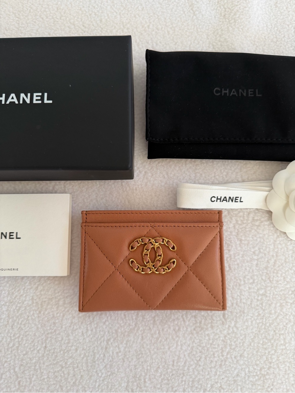 CHANEL 19 Tan Quilted Leather Card Sleeve with Gold CC Chain Logo - Picture 6 of 7